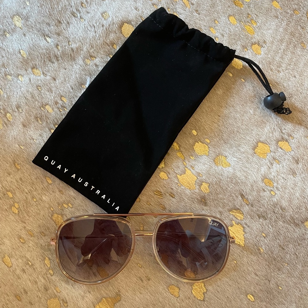 Gold/Clear Quay Sunglasses like new hardly used